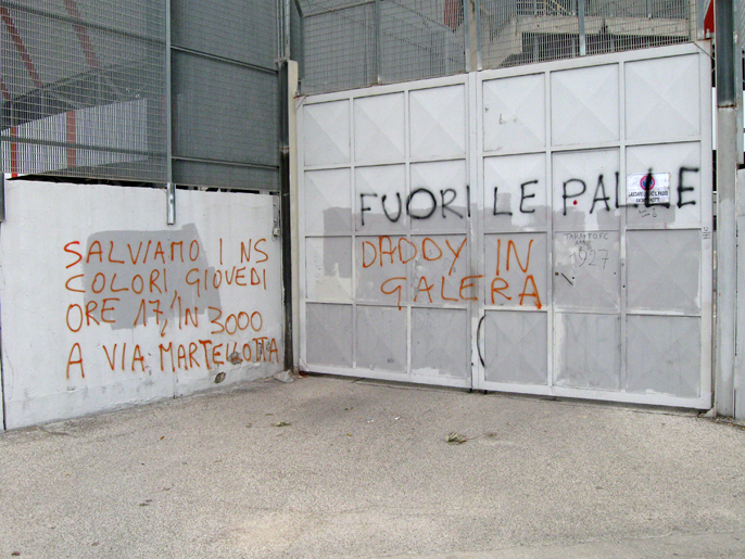 Il cancello d'ingresso allo Iacovone prima dell'intervento della Fondazione Taras cancello_prima